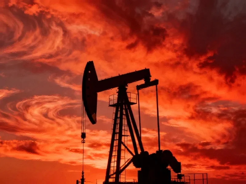 Oil Markets Navigate Geopolitical Crosscurrents as Supply Glut Deepens - Professional coverage